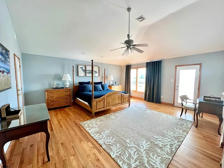 24 Ocean Dr W — Photo 42