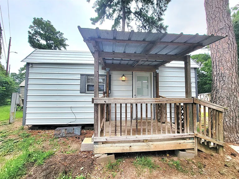 12150 Old County Rd #17 — Photo 1