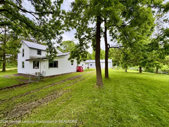 5447 Woods Rd, Bellevue, MI 49021