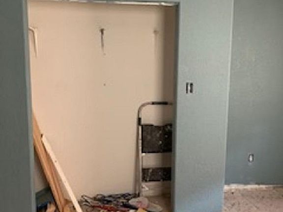 5th image of 904 N Halagueno St