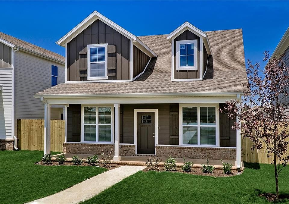 1st image of 211 Carrington Ave