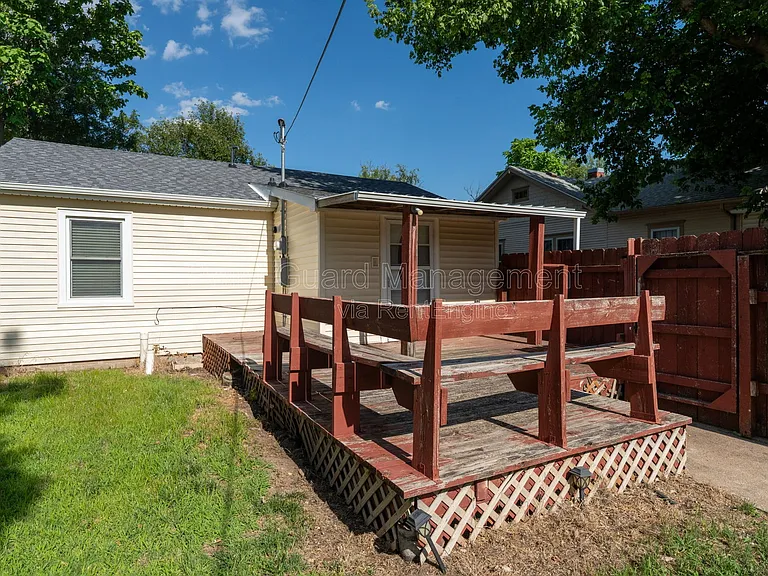 547 N Custer St — Photo 33