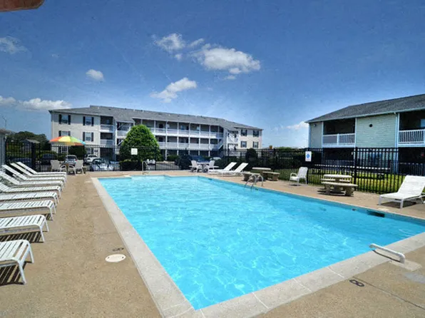 Crystal Lake Apartments