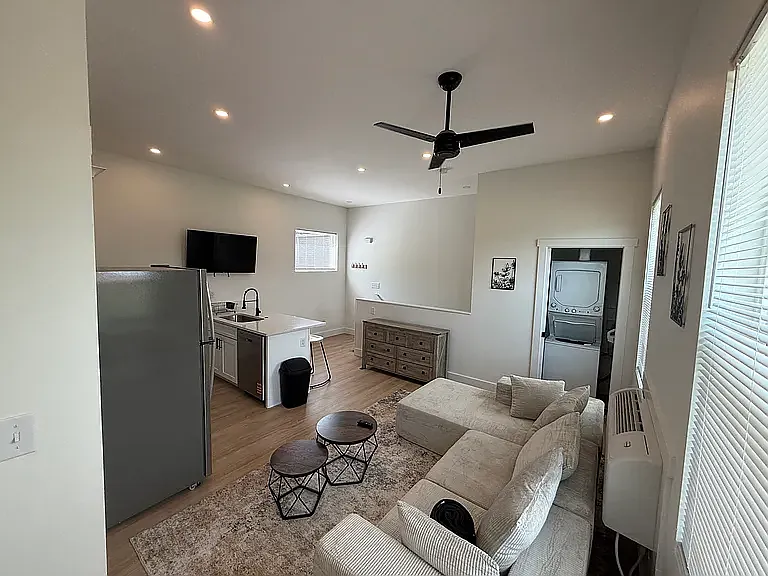 1 bed, 600 sqft, $1,600 — Photo 3