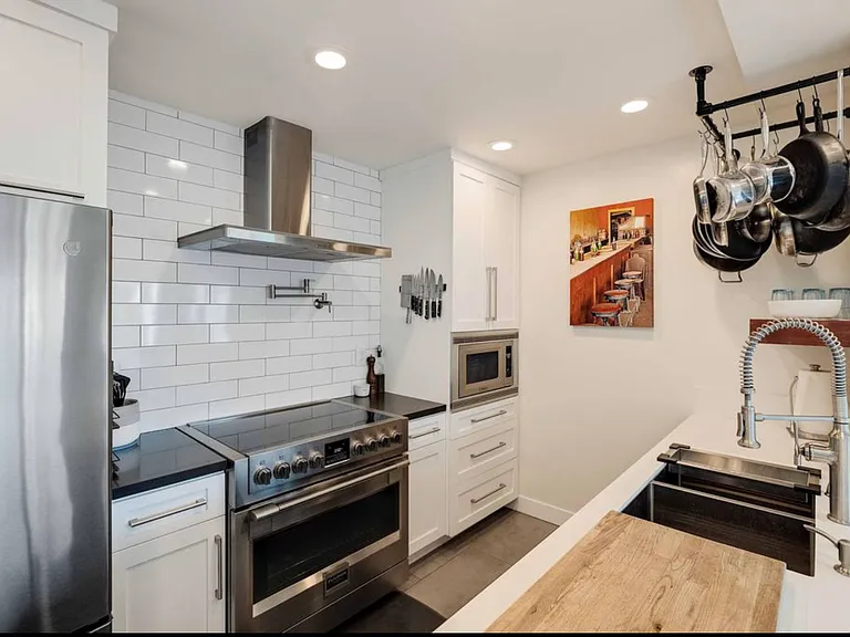 230 S Catalina Ave #301 — Photo 24