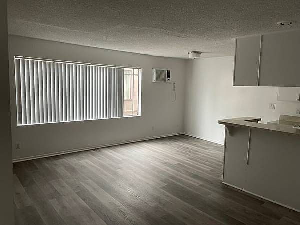 1st image of 211 S La Fayette Park Pl #2f46036c9