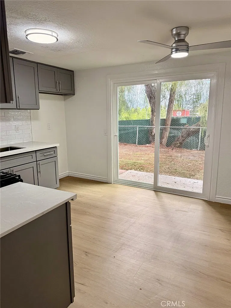 2 bed, 850 sqft, $1,900 — Photo 2