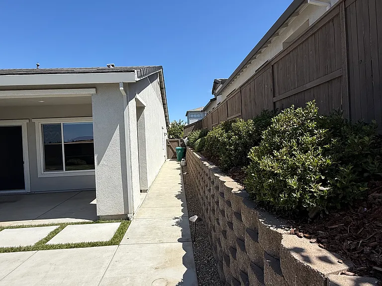 3121 Whistling Way — Photo 34