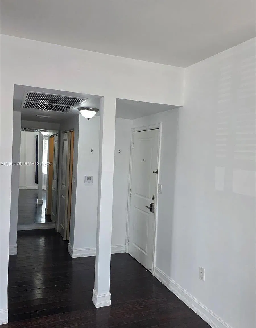 Eleven Condo — Photo 4