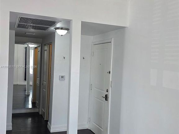 4th image of 621 11th St APT 201