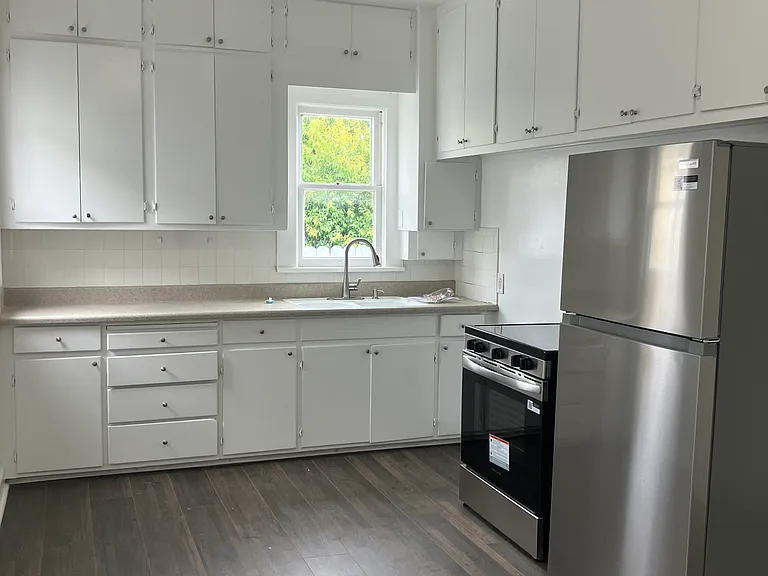 516 Napa St — Photo 4
