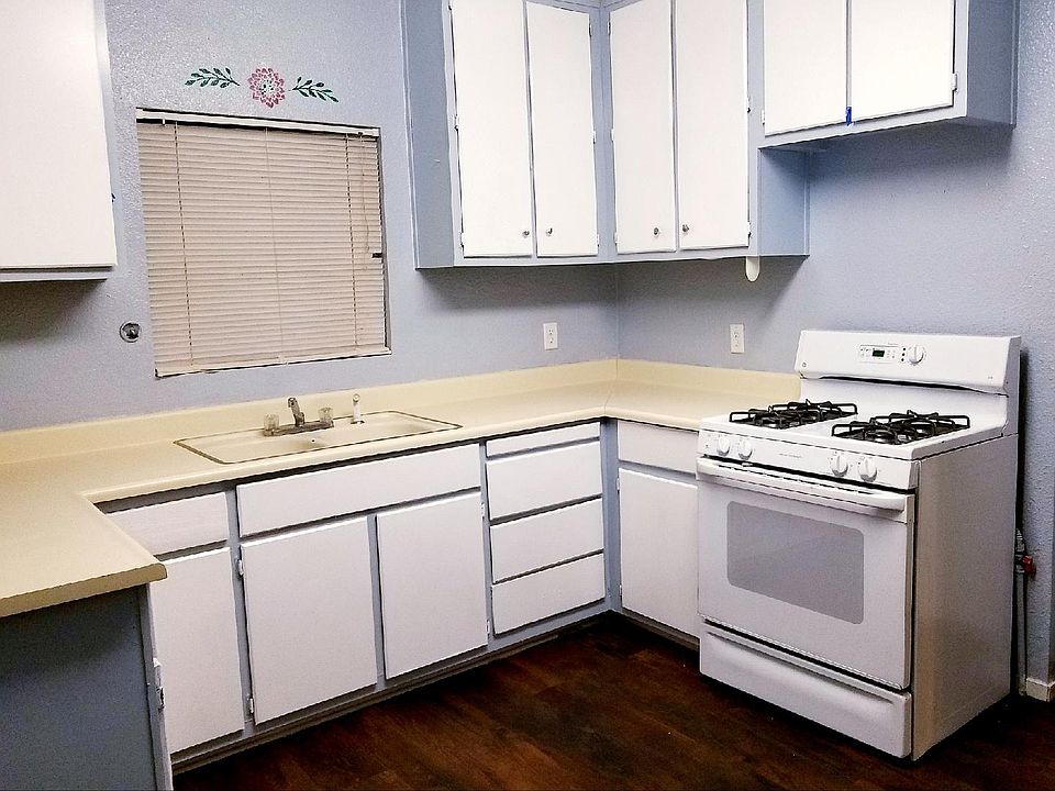 2nd image of 2372 Boxwood St