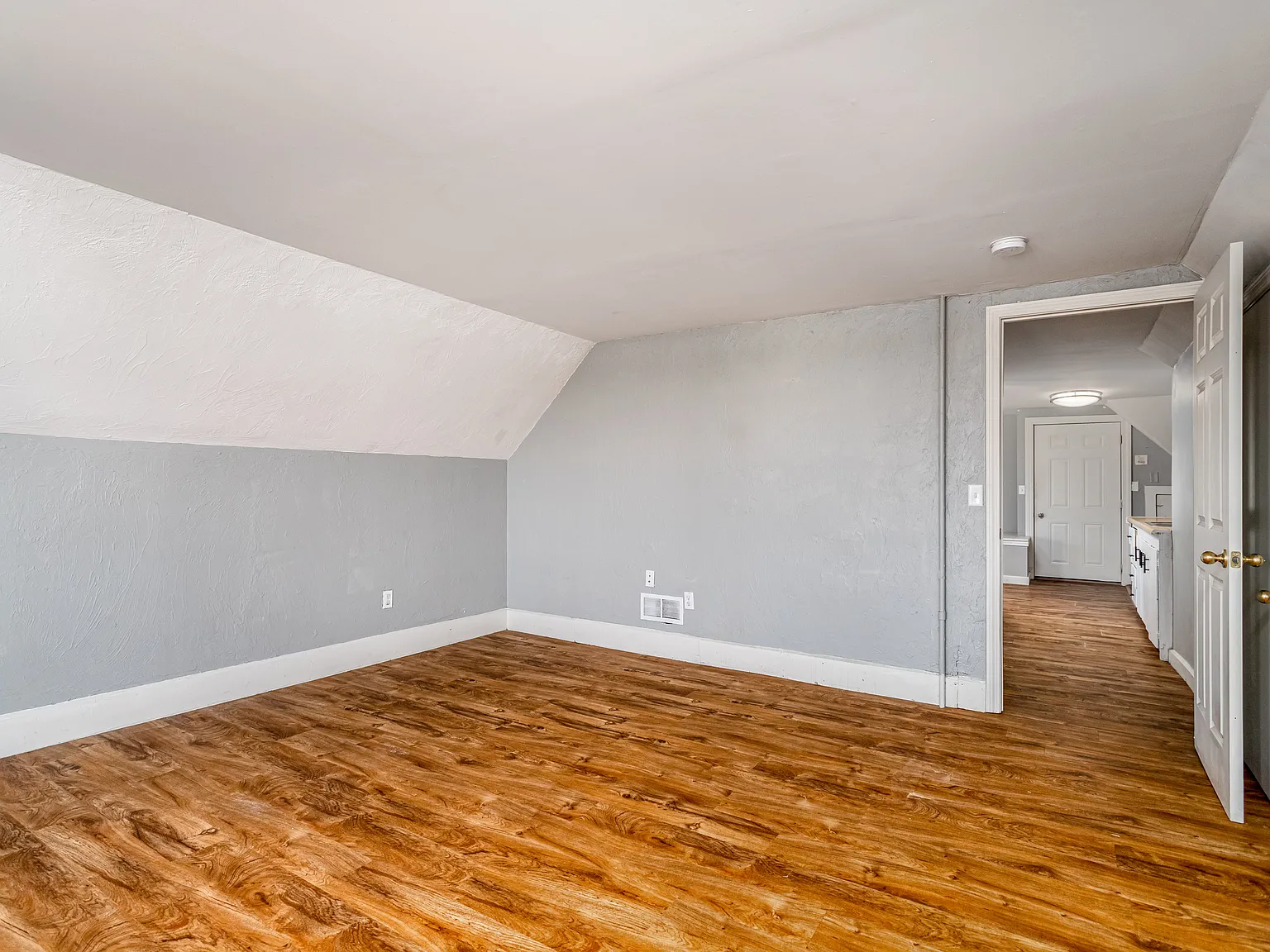 2 bed, $1,650 — Photo 4