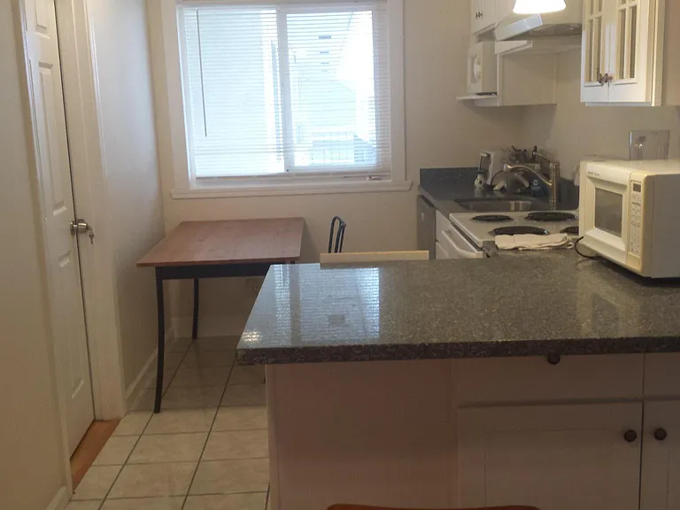 357 Hawthorne Ave #C — Photo 20