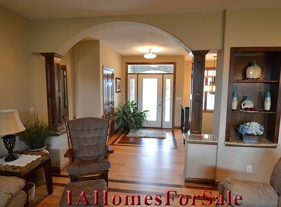 Living Room & Foyer, 9 Foot Ceilings in the Upstairs and Downstairs