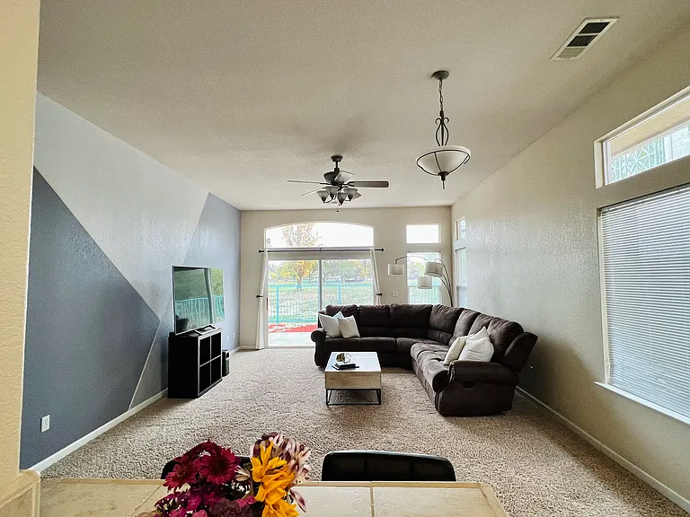 160 Lake Dr — Photo 9
