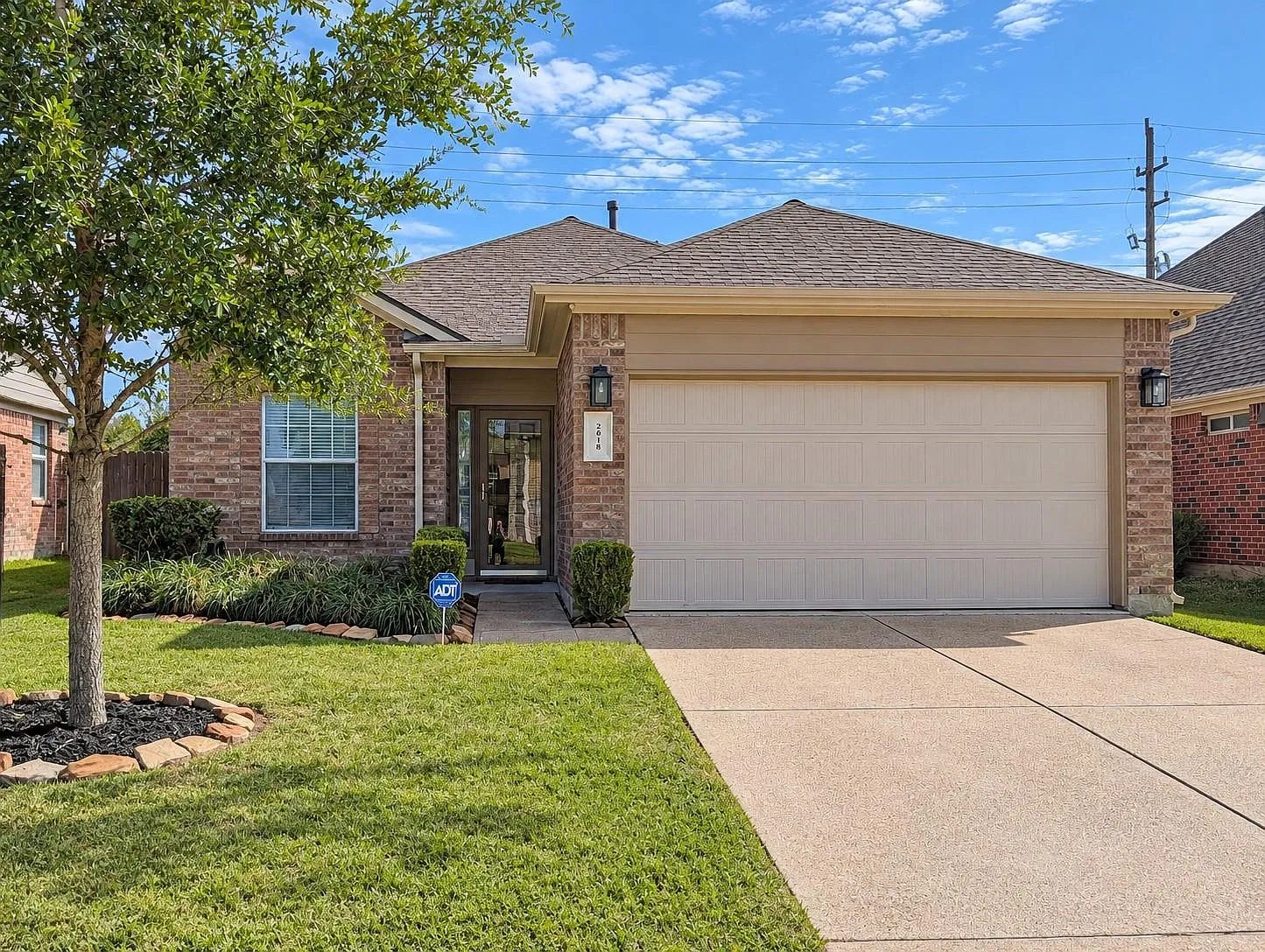3 bed, 2.0 bath, 1653 sqft, $1,995 — Photo 1