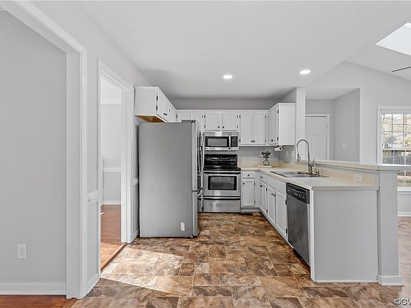 4th image of 202 Thornhill Dr