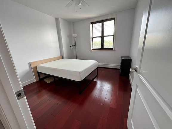 3rd image of 947 57th St #4B