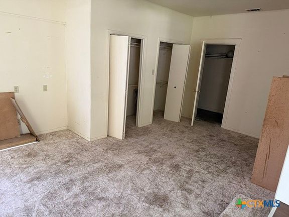 5th image of 1102 N Houston Ave
