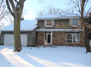 221 Edgewood Ln, Apple Valley, MN 55124