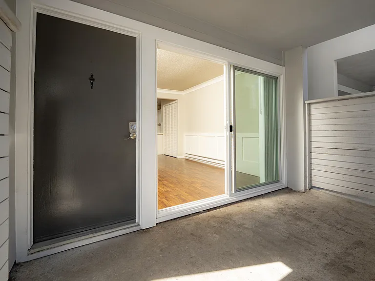 Breakwater 1 Bed Patio Breakwater 1 Bed Patio