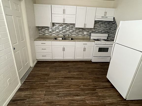 3rd image of 1810 W Carol Ave APT B