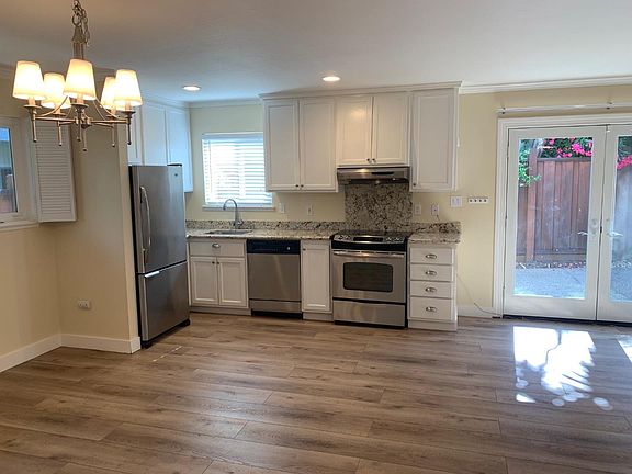 3rd image of 487 Tyndall St APT 1