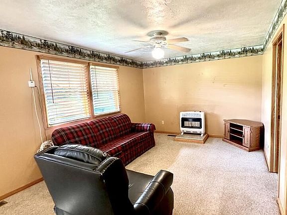 2nd image of 70 Pine Ln