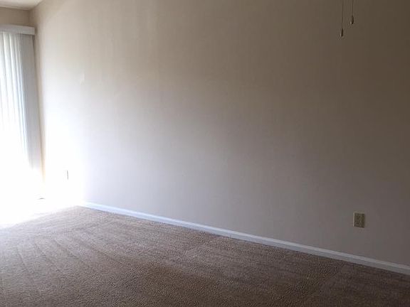 Living Room/Dining Area