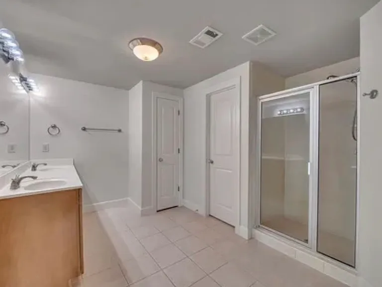 1390 Dutch Valley Pl NE — Photo 30