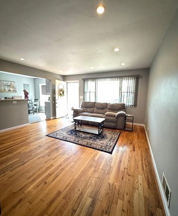 4th image of 82 E Hollywood Ave