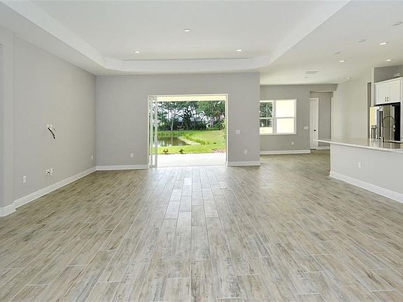 4th image of 12631 Harney St