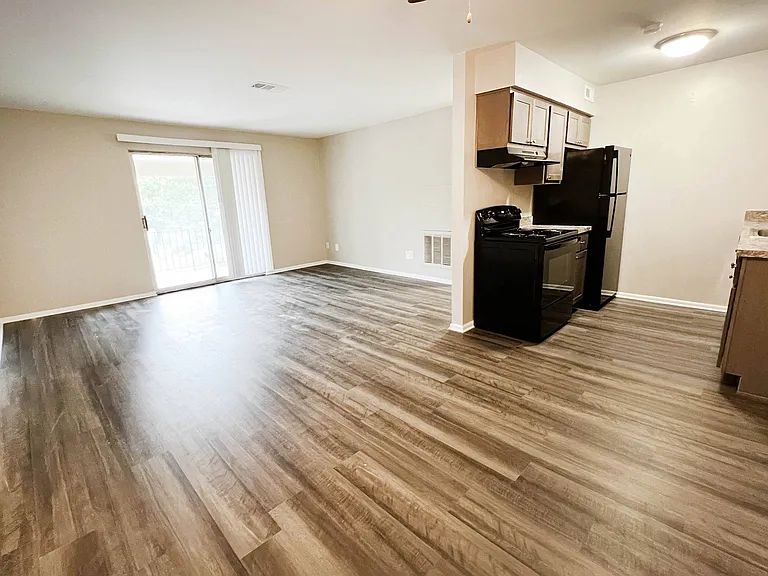 Crown Ridge Apartments — Photo 33