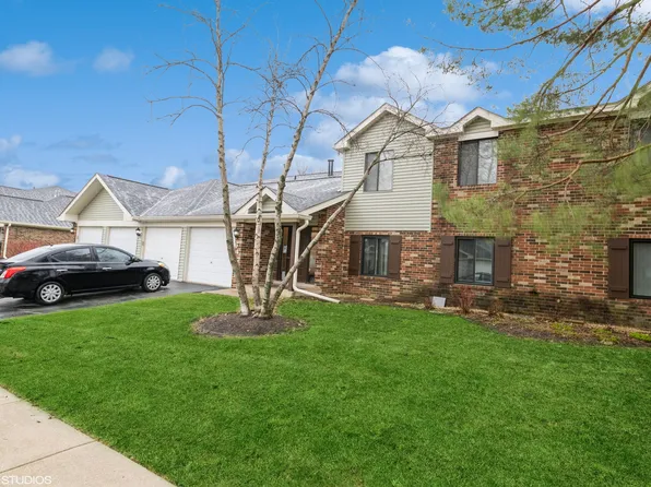 647 Cumberland Trl APT Bb1, Roselle, IL 60172