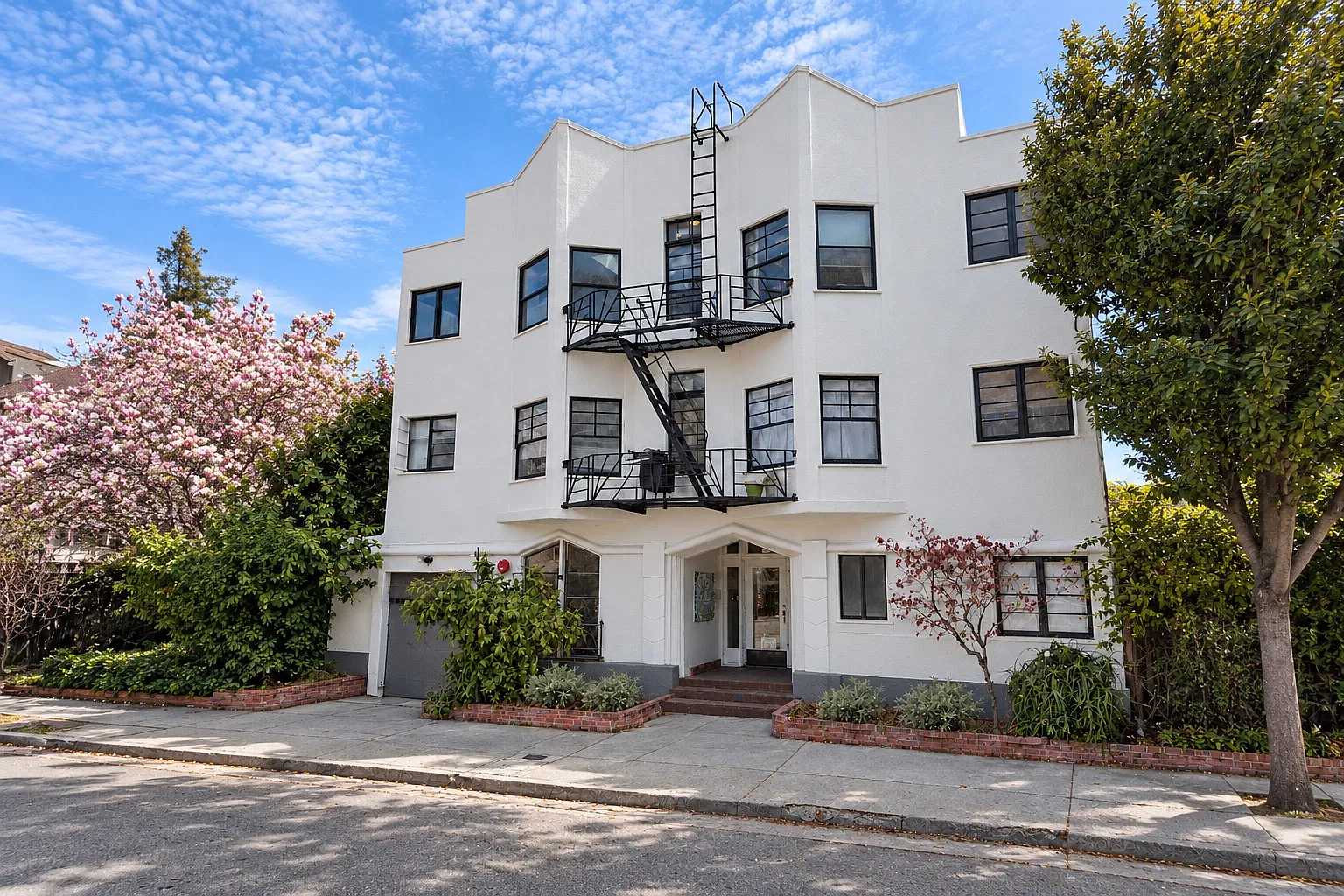 3 bed, 1100 sqft, $4,312 — Photo 3