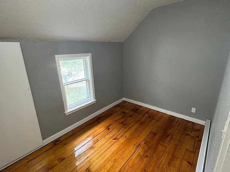 1304 Elizabeth Ave — Photo 4