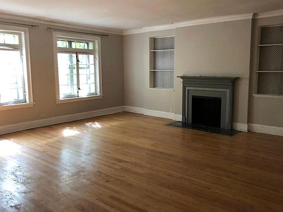 4th image of 6124 N Washtenaw Ave #2A