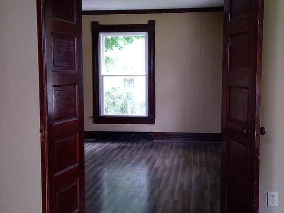 4th image of 26 Pleasant Ave