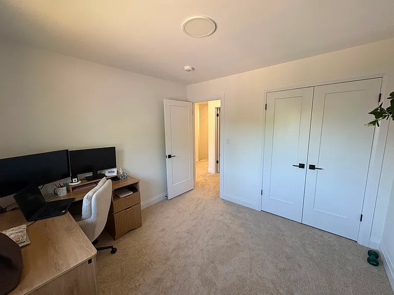 165 Tiffany St — Photo 13