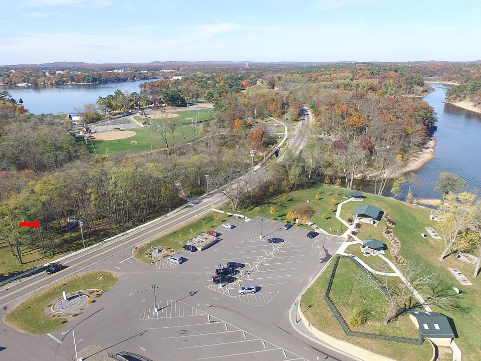 Site w Lake Delton & River
