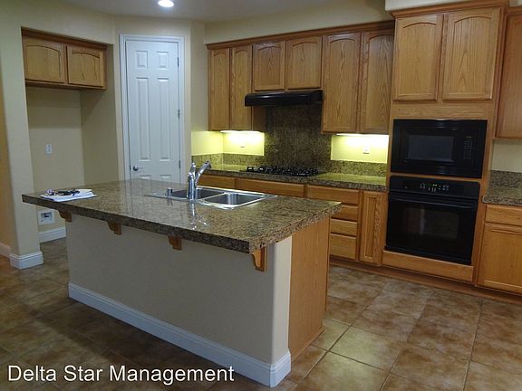 3rd image of 1740 Woodhaven Cir