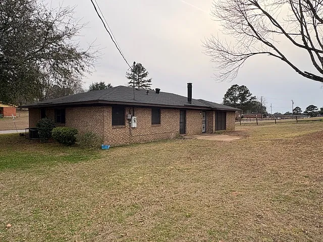 2300 Chappell Dr — Photo 3