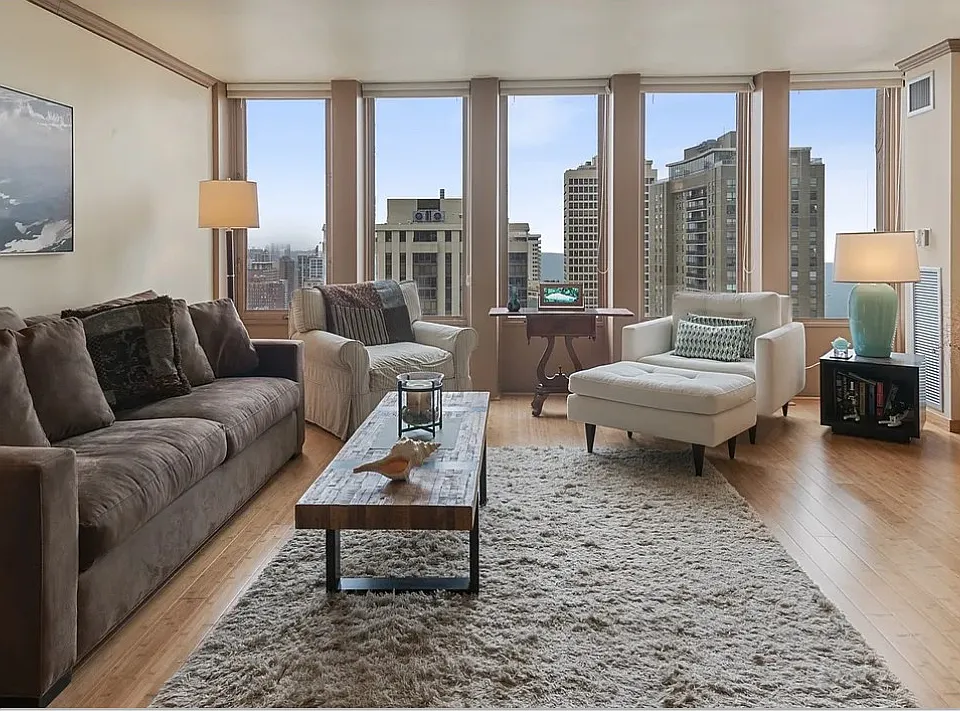 100 E Walton St #35A