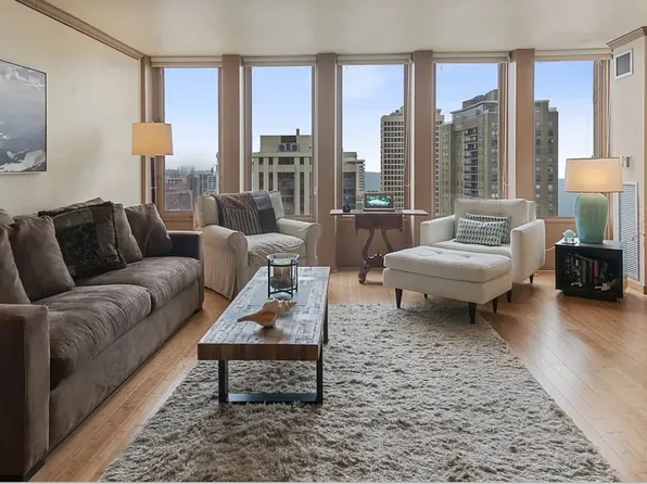100 E Walton St APT 35A, Chicago, IL 60611