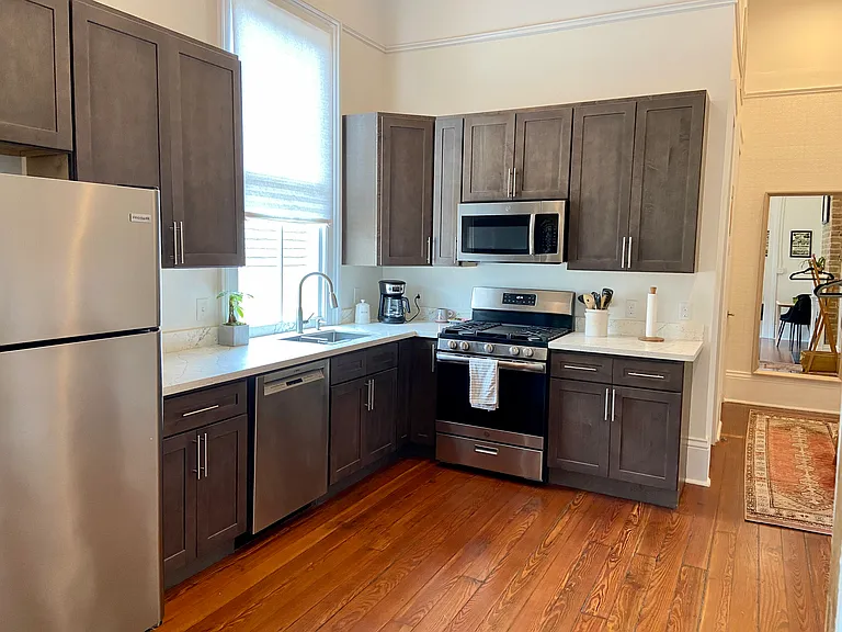 Full kitchen