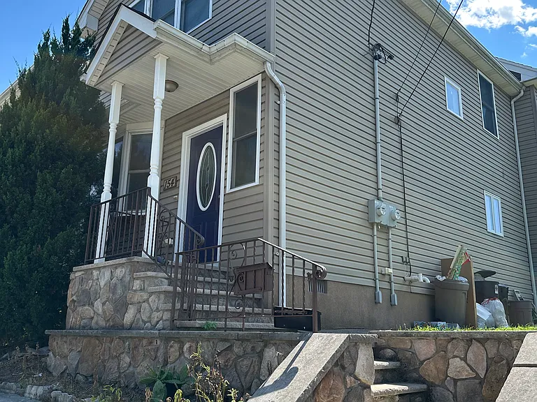 154 Maple Ave #1 — Photo 2