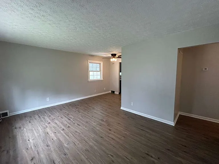 26901 Farringdon Ave — Photo 12