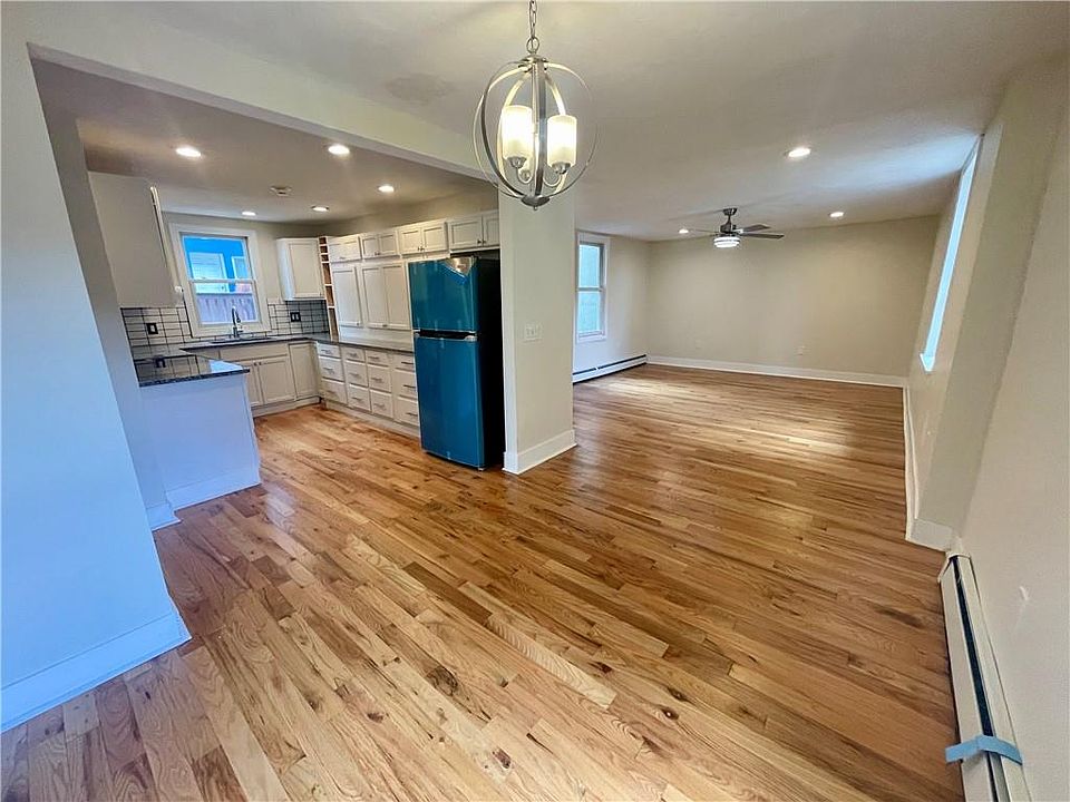1st image of 108 Spruce St Floor 3
