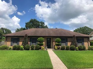 2725 S Kitchen Dr, Port Neches, TX 77651